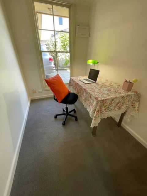 Hampton Spacious House & Pool - Tourism Bookings 1