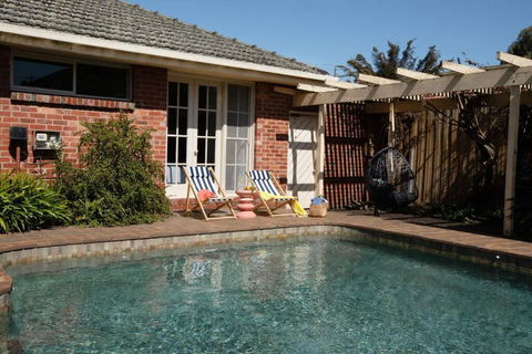 Hampton Spacious House & Pool - Tourism Bookings 2