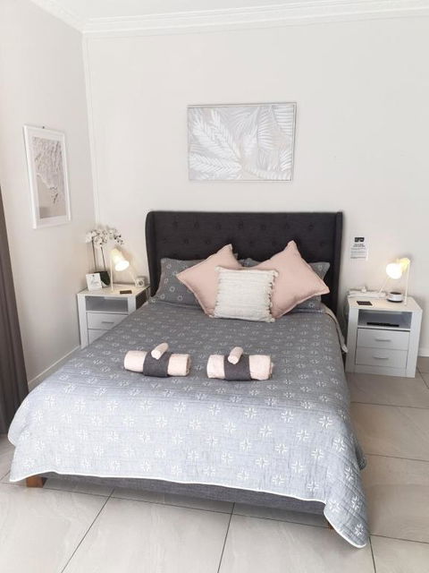 GUESTHOUSE On REGENT Bed & Breakfast - Events Australia 0