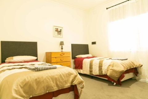 Hawthorn Holiday House - Events Australia 3