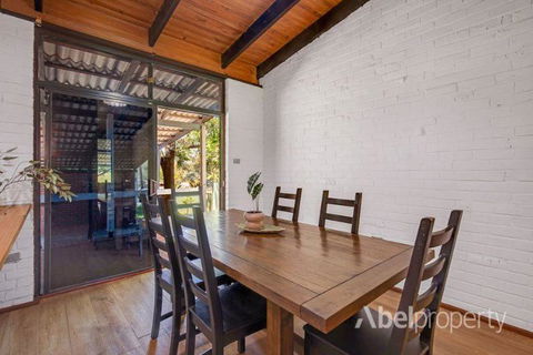 Historical Cottage In The Hills - Events Australia 1