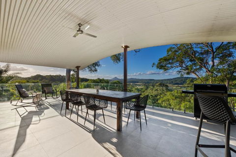 Hinterland Dreamers Poolside Retreat - Accommodation Europe 1