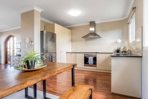 Inner City Pad Indooroopilly - Events Australia 2
