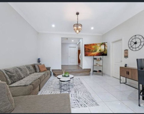 Home Is Where The Heart Is. Spacious 5 Bedroom 2 Storey Home. - Tourism Bookings 0