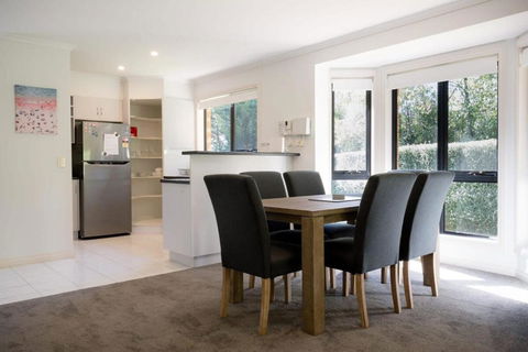 Homely Unit Located Near The City With Parking And Wifi - Events Australia 2