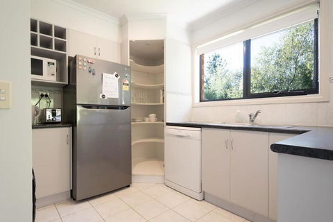 Homely Unit Located Near The City With Parking And Wifi - Events Australia 3