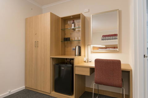 Adelaide Royal Coach - Accommodation Europe 3