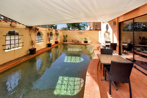 Adobe Motel - Tourism Bookings 2
