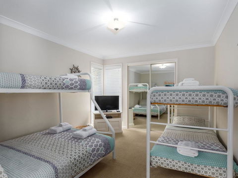Akarana Beach House :: Jervis Bay Rentals - Events Australia 1