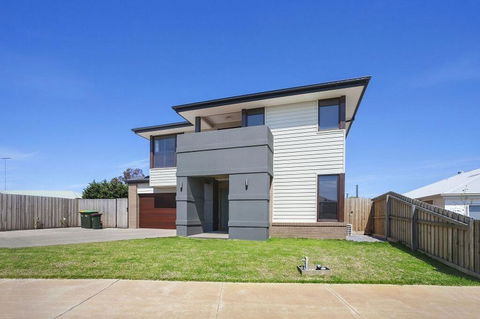 Alyxia Escape 15 - Events Australia 1