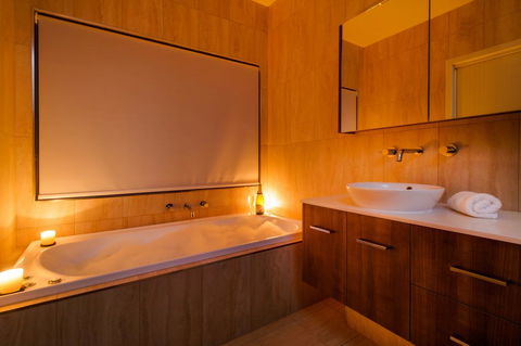 Ana Mandara Luxury Bed & Breakfast - Events Australia 3