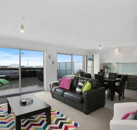 APOLLO 13 PENTHOUSE - free wifi  huge terrace - Events Australia
