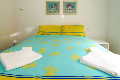 Aqua Luna - Tourism Bookings 1
