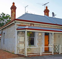 Art on Attfield - cute heritage 1 bedroom stone cottage - Tourism Bookings