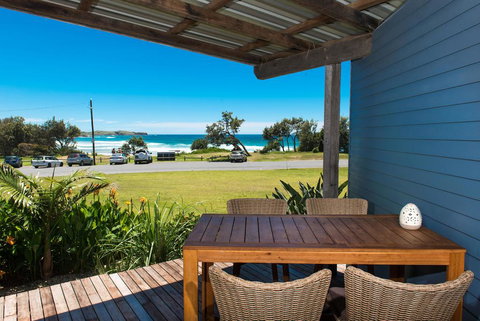 ArtHOUSE Beachfront Accommodation - Events Australia 0