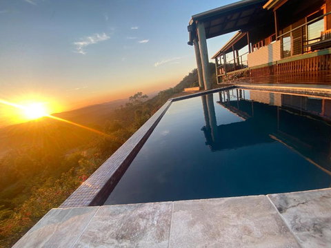Luxurious Hinterland Guest House With HEATED POOL Sleeps 10 Brisbane Scenic Rim Gold Coast - Tourism Bookings 3