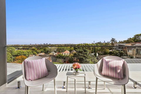 Luxury NEW 5BDRM Oasis With Heated Pool - Events Australia 2