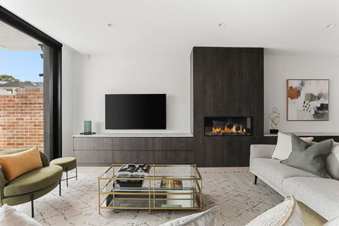 Luxury NEW 5BDRM Oasis With Heated Pool - Events Australia 3