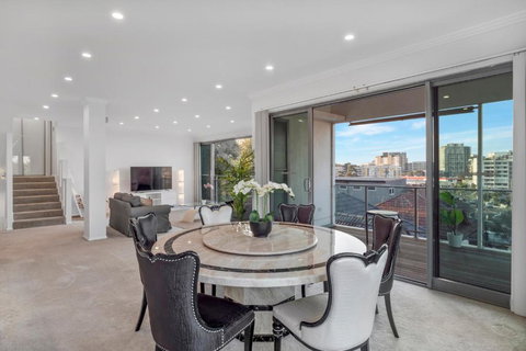 Luxury Retreat Sydney Airport Direct Train Line - Events Australia 3