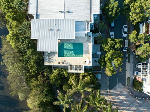 Luxury Stays Varsity-Robina-Bond - Events Australia 1