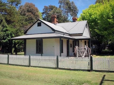 Lynden Cottage - Built 1884 In The Heart Of Town - Events Australia 0