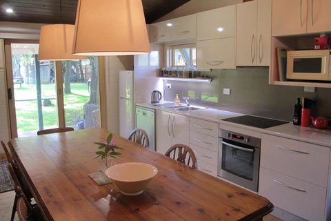 Lynden Cottage - Built 1884 In The Heart Of Town - Events Australia 3