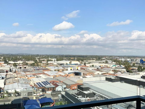 M-city Apartment - Executive Twin King Ensuites - Fully Equipped - Free Parking, Fast Wifi, Smart TV, Netflix, Complementary Drinks & Amenities - M-city Shopping Centre Clayton 3168 - Tourism Bookings 3