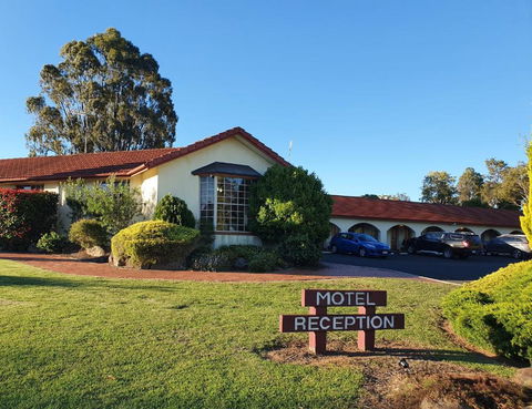 McNevins Warwick Motel - Tourism Bookings 0