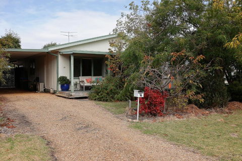 Mcrae Retro Beach House ! - Events Australia 3