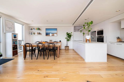 Melbourne Penthouse Apartment A Walk To Brighton Beach - Tourism Bookings 2