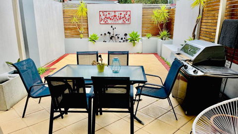 Melbourne Inner City Holiday Home Near CBD & Flemington - Tourism Bookings 0