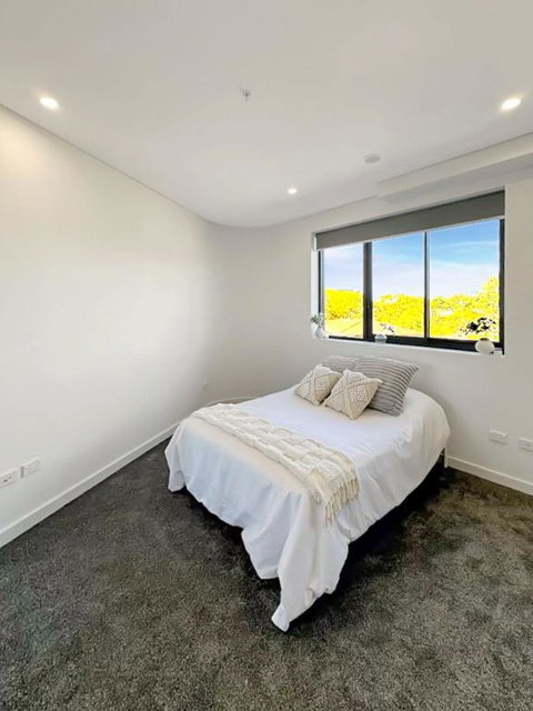 Modern 2BR Suite With Balcony & Parking Near Airport - Events Australia 2