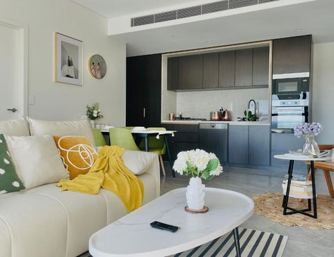 Modern Apartment St Leonards - Events Australia 0