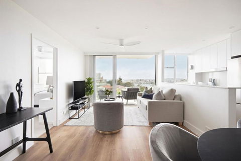Modern Glamour I90 - Tourism Bookings 0