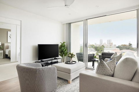 Modern Glamour I90 - Tourism Bookings 1