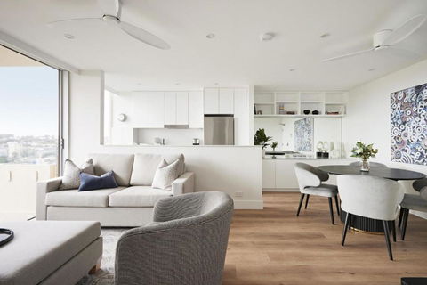 Modern Glamour I90 - Tourism Bookings 3