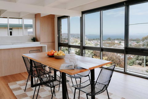 Modern Home Overlooking River - Tourism Bookings 0