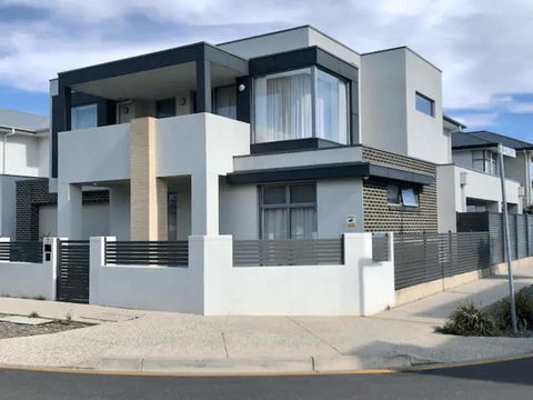 Modern Mansion In Lightsview By Host Solutions - Accommodation Europe 0