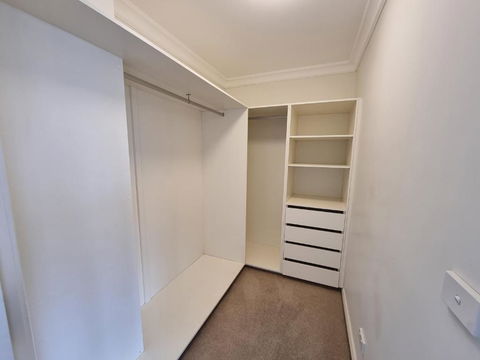 Modern Narre Warren Three Bedroom Townhouse, Close To Fountain Gate SC - Events Australia 2
