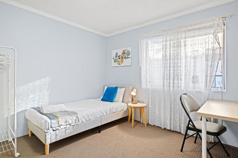 Modern Private Single Room - Centrally Located At Liverpool - Shared Bathroom - Events Australia 0