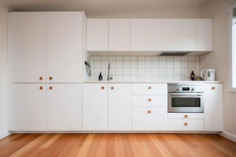 Modern Self Contained Unit Views Parking And WiFi - Events Australia 2