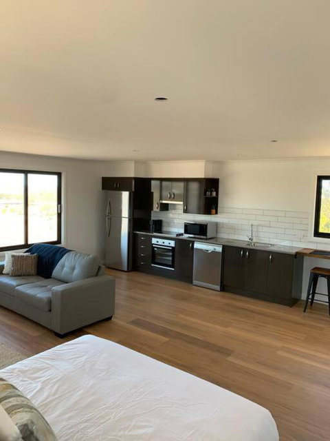 Modern Studio With Fabulous Views - Events Australia 0