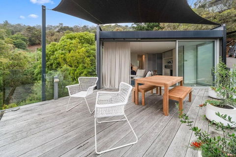Modern Studio With Sweeping Views - Tourism Bookings 0