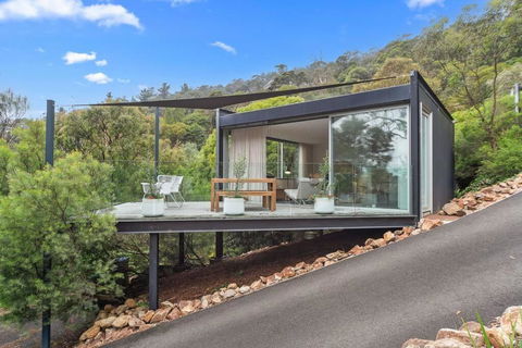 Modern Studio With Sweeping Views - Tourism Bookings 3