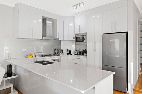Modern Scarborough Townhouse - Events Australia 3