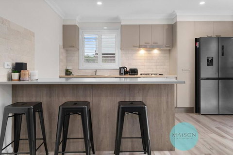 Modern Townhouse In The Heart Of Adamstown - Events Australia 0