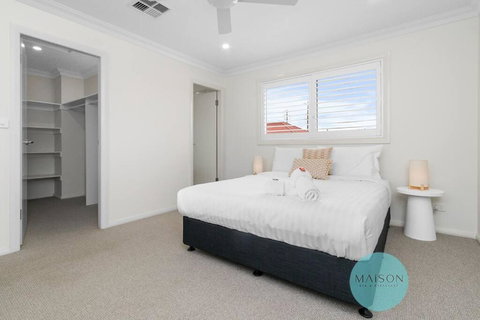 Modern Townhouse In The Heart Of Adamstown - Events Australia 1