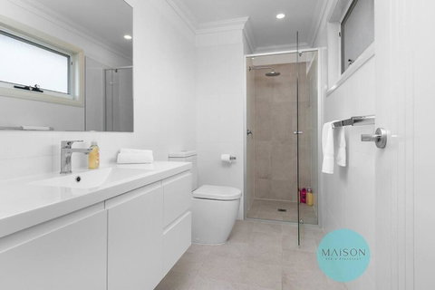 Modern Townhouse In The Heart Of Adamstown - Events Australia 2