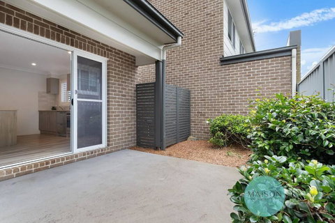 Modern Townhouse In The Heart Of Adamstown - Events Australia 3
