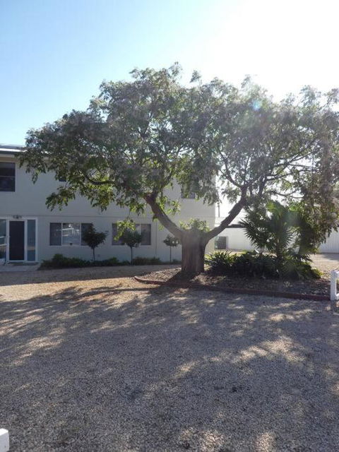 Moonta Bay Stylish Large Home 3 Min Walk From Beach And Jetty - Accommodation Europe 0